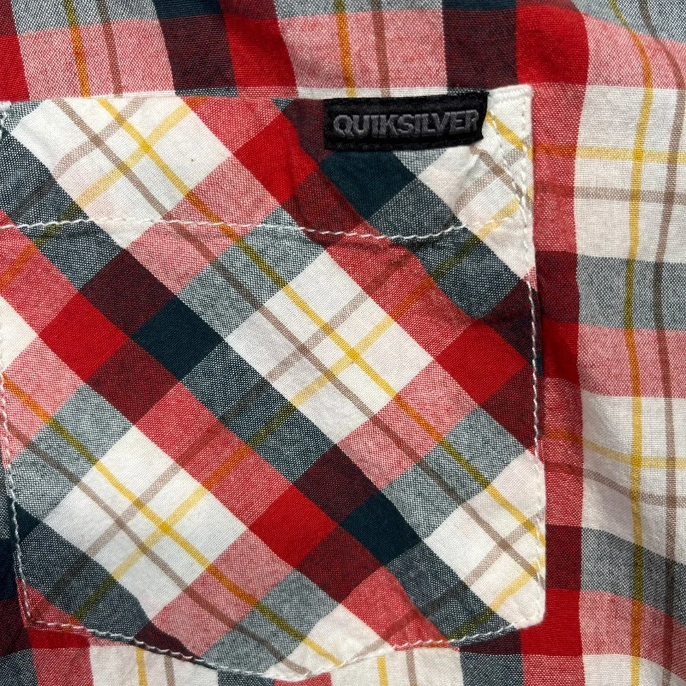 Quiksilver Plaid Button Up Shirt Mens Large Red White Black‎ Short Sleeve Surf